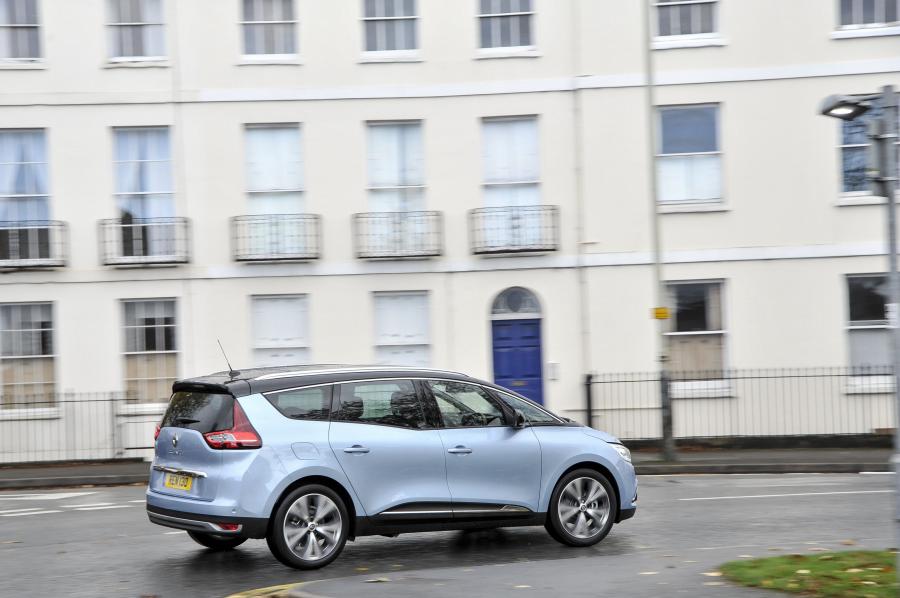  Renault Grand Scenic 2016 года  (UK) (фото 13 из 32)